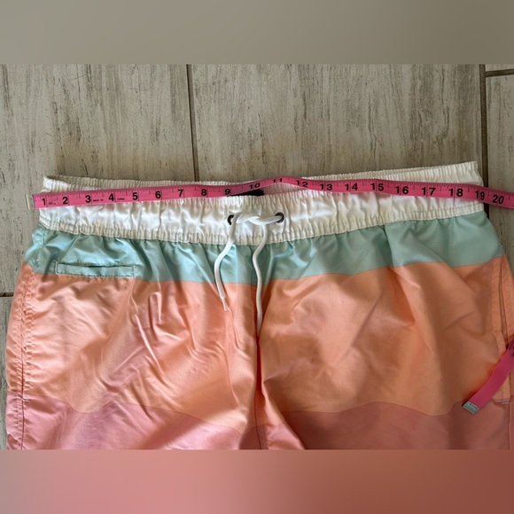 Charleston Threads swim trunks -xxl - Picture 4 of 6